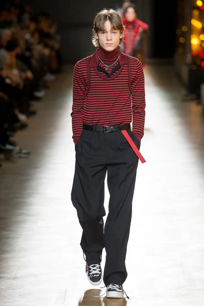 Look 18